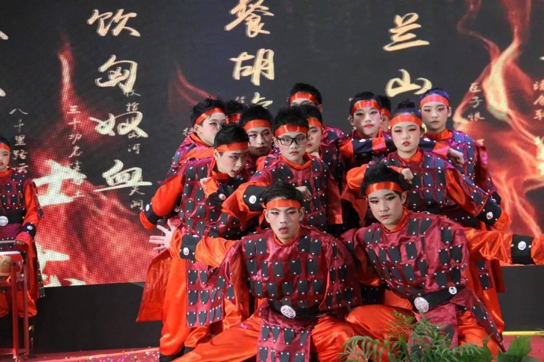 机智问答网页-聪明解答十年来教师资格证报考人数增长超65倍,应届生找工作为何都在“求稳”?